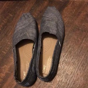 Women’s 9.5 Chambray Toms